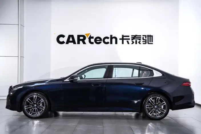 BMW 5 Series 2025 Model 530Li Leading Model M Sports Set – фото 3