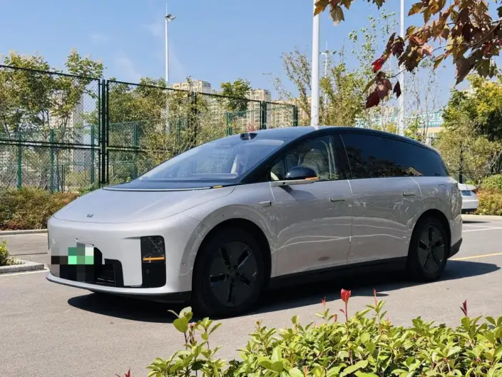 Li Auto i8 2025 Model Standard Edition – фото 1