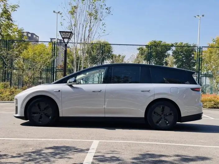 Li Auto i8 2025 Model Standard Edition – фото 4