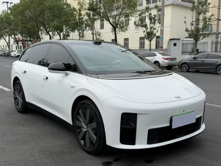 Li Auto i6 2025 Model 4WD Standard Edition – фото 3