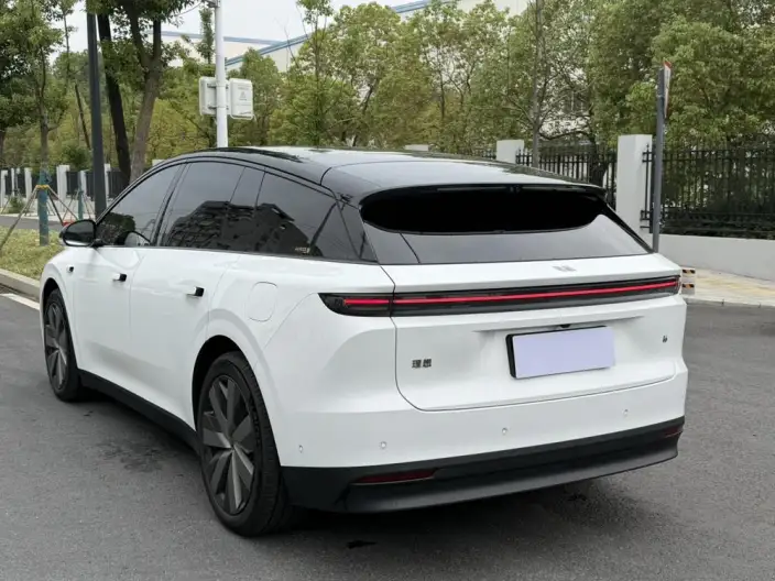 Li Auto i6 2025 Model 4WD Standard Edition – фото 4