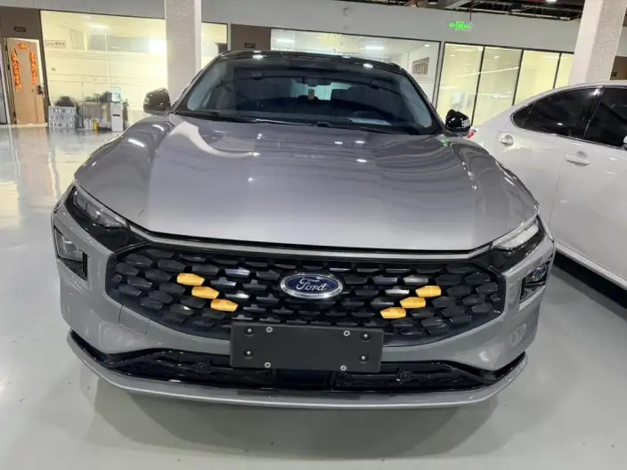 Ford Mondeo 2023 Model EcoBoost 245 Luxury Model – фото 2