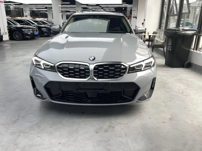 BMW 3 Series 2025 Model 325i M Sports Set – фото 2