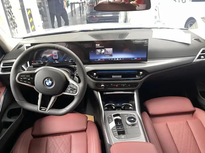 BMW 3 Series 2025 Model 325i M Sports Set – фото 8