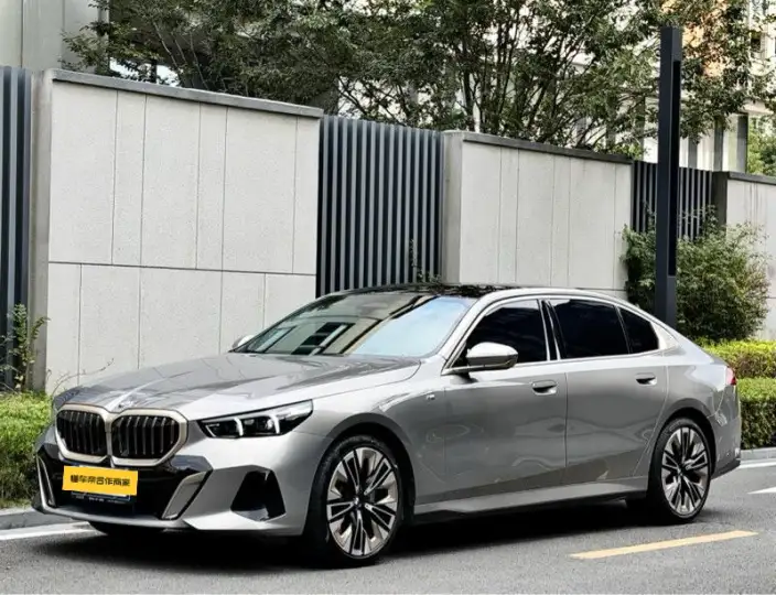 BMW 5 Series 2024 Model 530Li Exclusive Model M Sports Set – фото 1