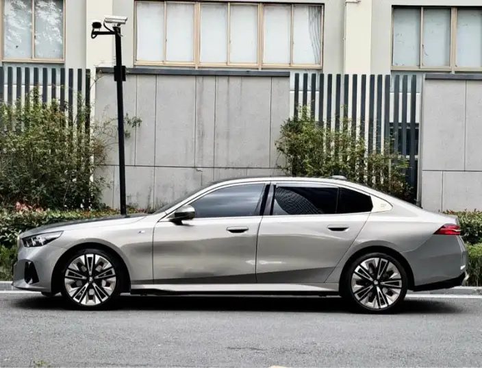 BMW 5 Series 2024 Model 530Li Exclusive Model M Sports Set – фото 3