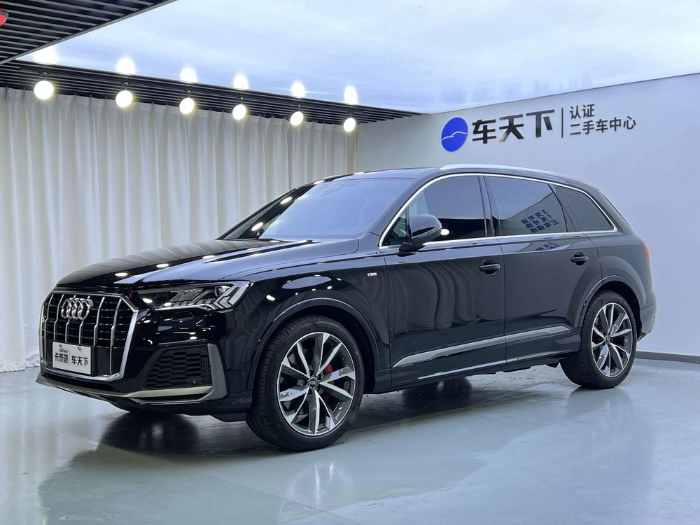 Audi Q7 2022 55 TFSI f our S line Sporty