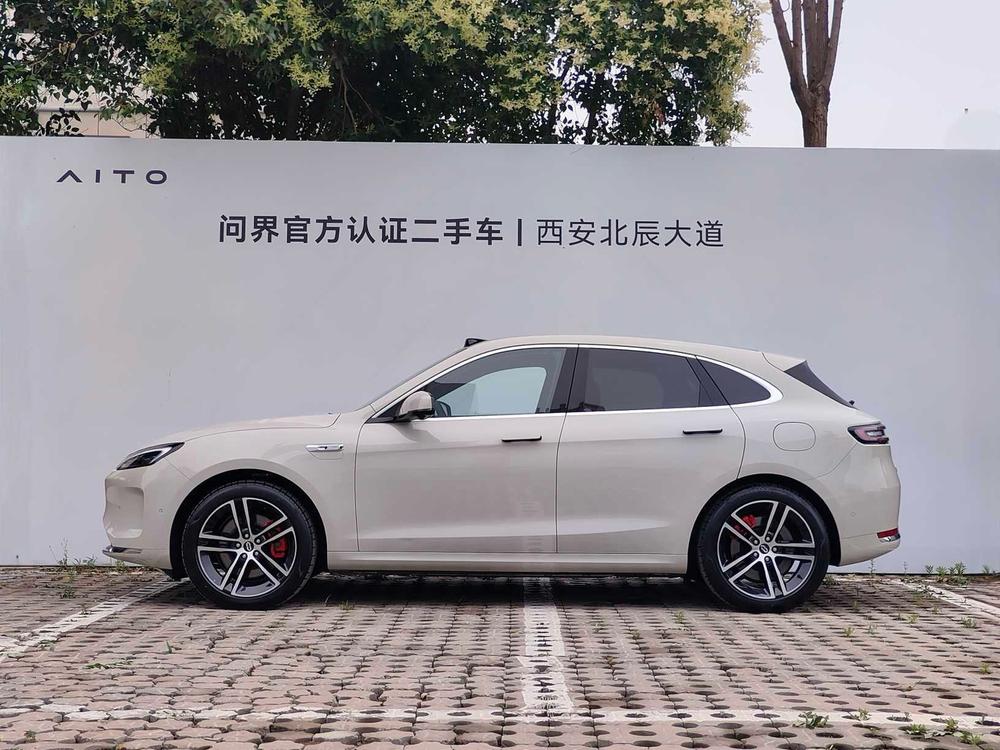 Aito M5 2025 модификация Extended Range Ultra 4WD Edition