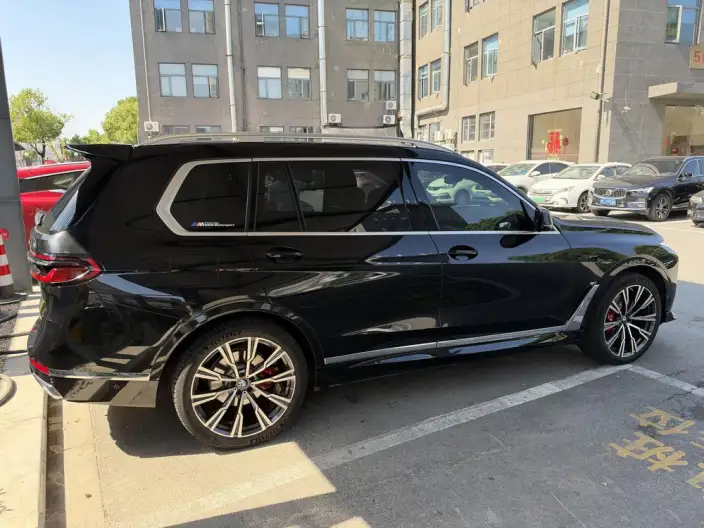 BMW X7 2024 Model xDrive40i Leading Model Luxury Set 7 seat – фото 3