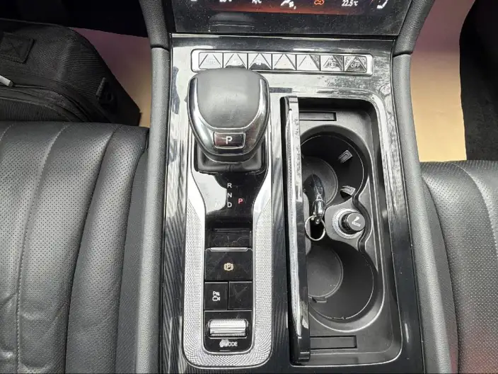 Hongqi H5 2023 Model 2.0T Automatic Flag Enjoy Edition – фото 9
