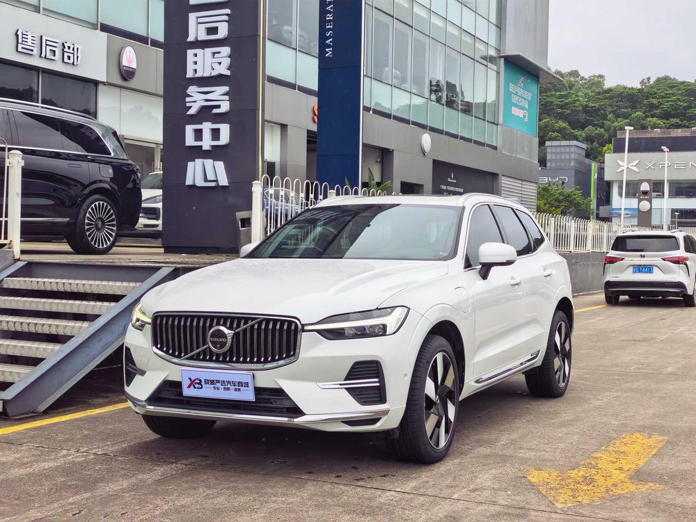 Volvo XC60 PHEV 2023 T 8 4WD Long Battery Li f e Pro Smart Elegance Deluxe Edition