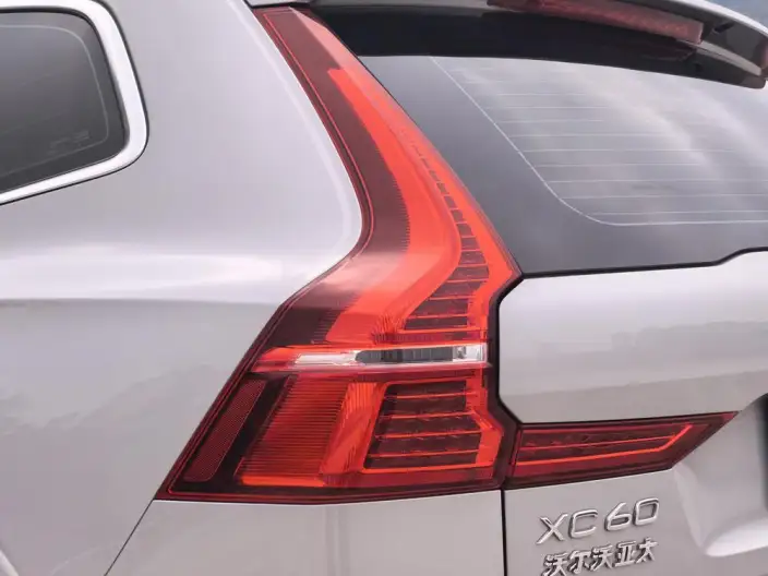 Volvo XC60 2024 Model B5 4WD Smart Range Deluxe Edition – фото 9