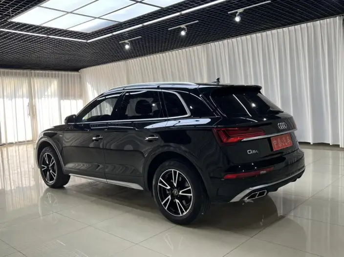 Audi Q5L 2023 Model 40T Fashion Dynamic Model – фото 4