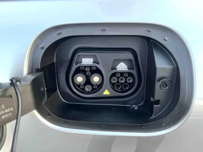 Roewe D7 DMH 2023 Model 125 Ultimate Edition – фото 9
