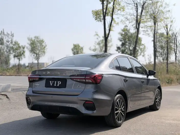 Roewe i5 2021 Model 1.5L Manual Diamond Edition – фото 6
