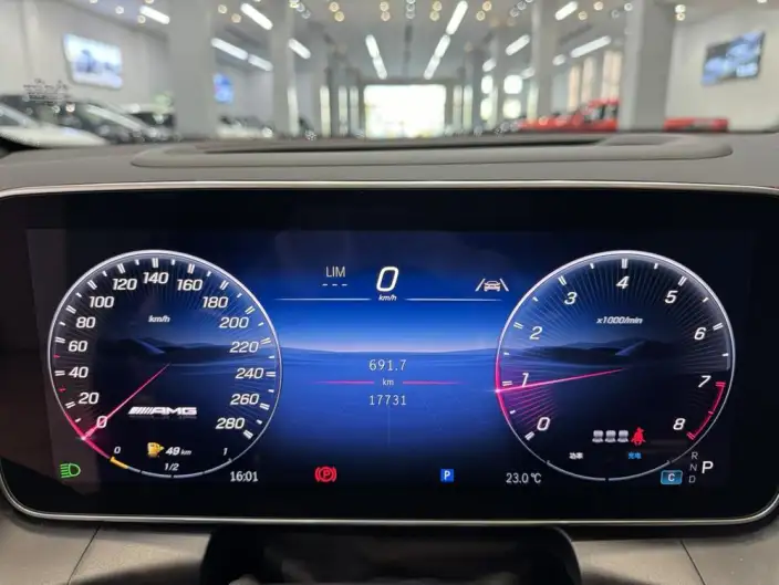 Mercedes-Benz GLC AMG 2025 Model AMG GLC 43 4MATIC – фото 9
