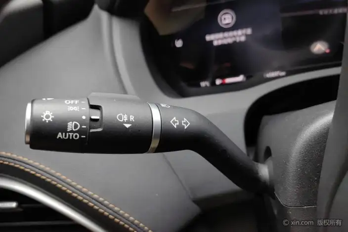 Jaguar XE L 2023 Model 2.0T 250PS R-DYNAMIC S Enterprising Sports Edition – фото 17