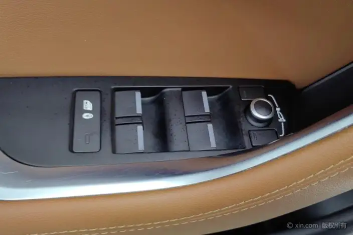 Jaguar XE L 2023 Model 2.0T 250PS R-DYNAMIC S Enterprising Sports Edition – фото 23