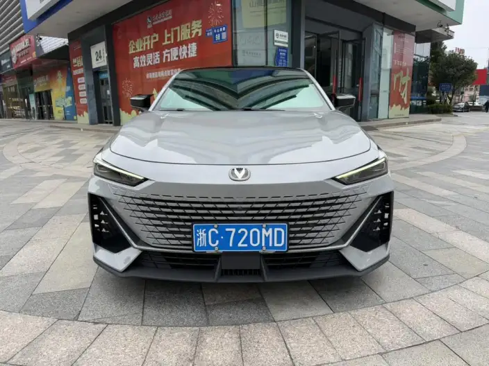 Changan UNI-V 2022 Model 1.5T Smart Pilot Model – фото 2
