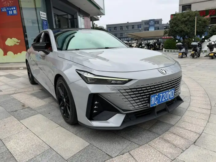 Changan UNI-V 2022 Model 1.5T Smart Pilot Model – фото 3