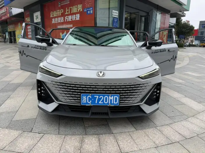 Changan UNI-V 2022 Model 1.5T Smart Pilot Model – фото 8