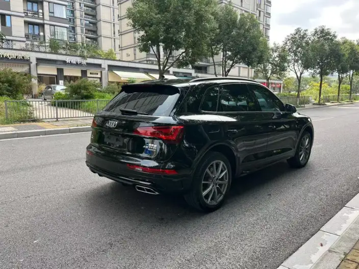 Audi Q5L 2022 Model 40T Fashion Dynamic Model – фото 6