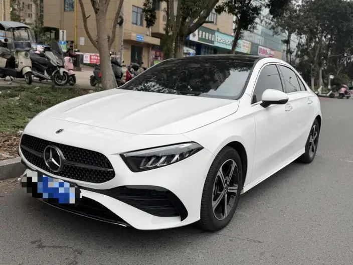 Mercedes-Benz A-class 2025 Model A 200 L Fashion Edition – фото 1