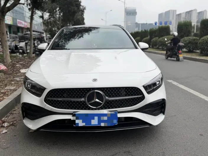 Mercedes-Benz A-class 2025 Model A 200 L Fashion Edition – фото 2