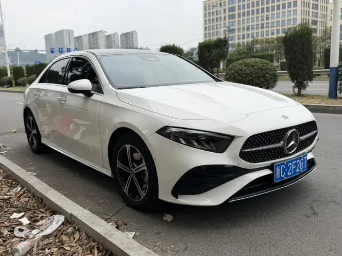 Mercedes-Benz A-class 2025 Model A 200 L Fashion Edition – фото 3