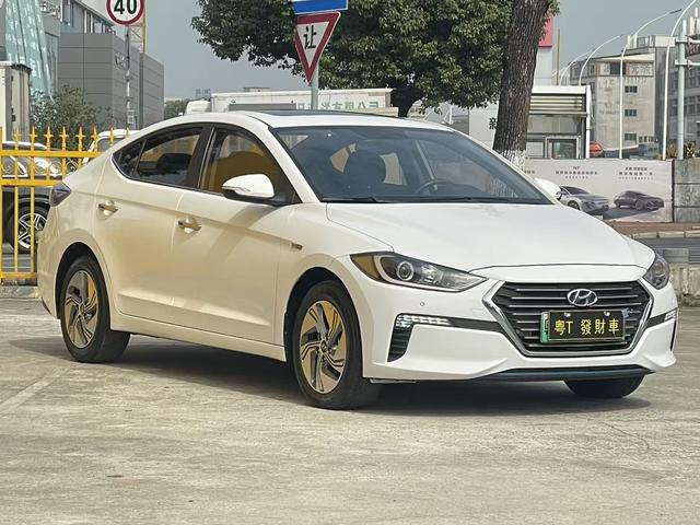 Hyundai Elantra PHEV Модель 2019 года 1.6L PHX Lexing Edition – фото 3