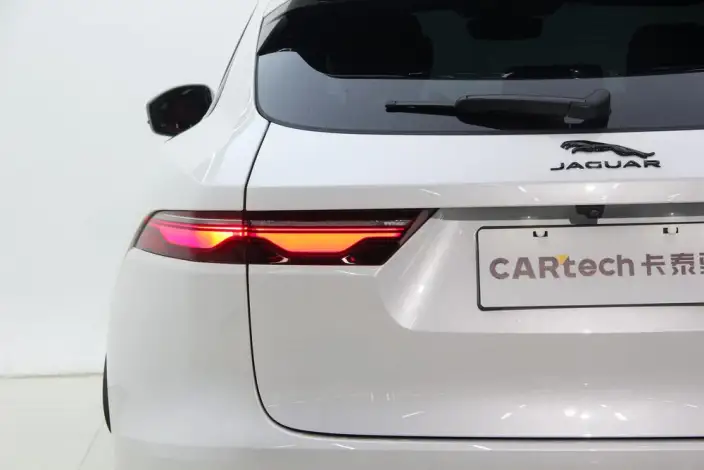 Jaguar F-PACE 2024 Model P250 R-Dynamic SE – фото 9