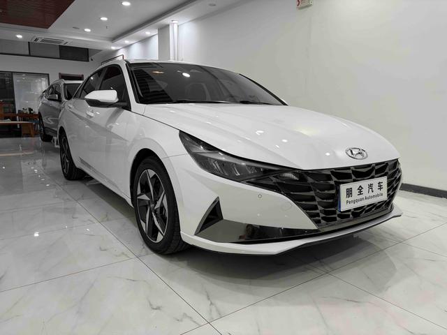 Hyundai Elantra 2022 1.5L CVT LUX Premium – фото 3