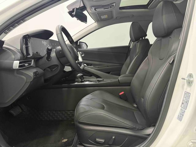 Hyundai Elantra 2022 1.5L CVT LUX Premium – фото 4