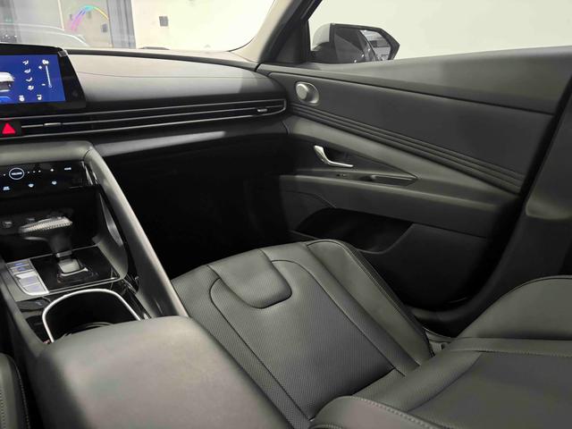 Hyundai Elantra 2022 1.5L CVT LUX Premium – фото 10
