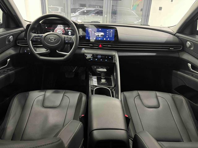 Hyundai Elantra 2022 1.5L CVT LUX Premium – фото 11