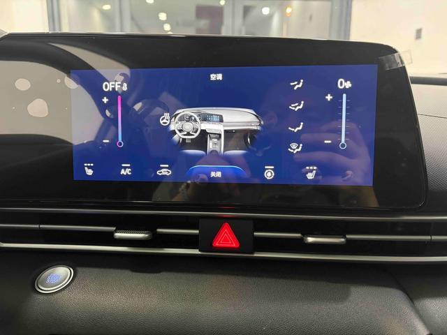 Hyundai Elantra 2022 1.5L CVT LUX Premium – фото 13