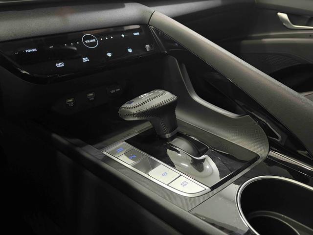 Hyundai Elantra 2022 1.5L CVT LUX Premium – фото 14