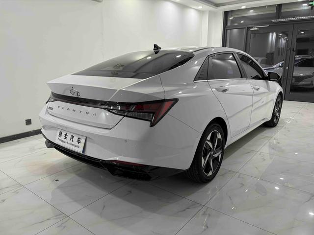 Hyundai Elantra 2022 1.5L CVT LUX Premium – фото 18