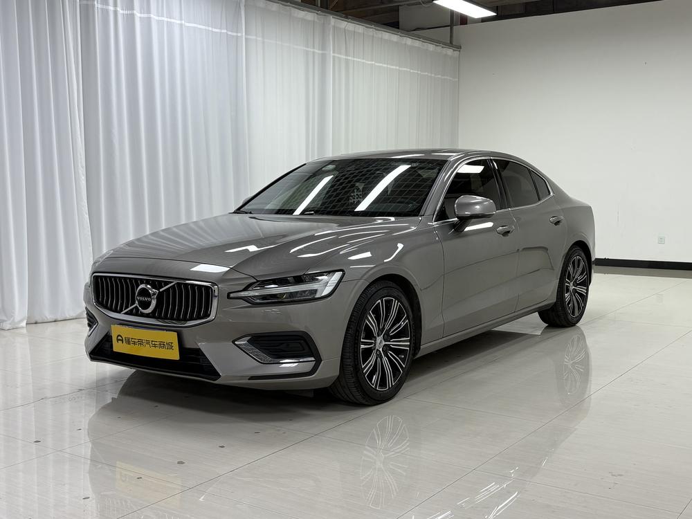 Volvo S60 Модель 2020 года T4 Smart Range Deluxe Edition