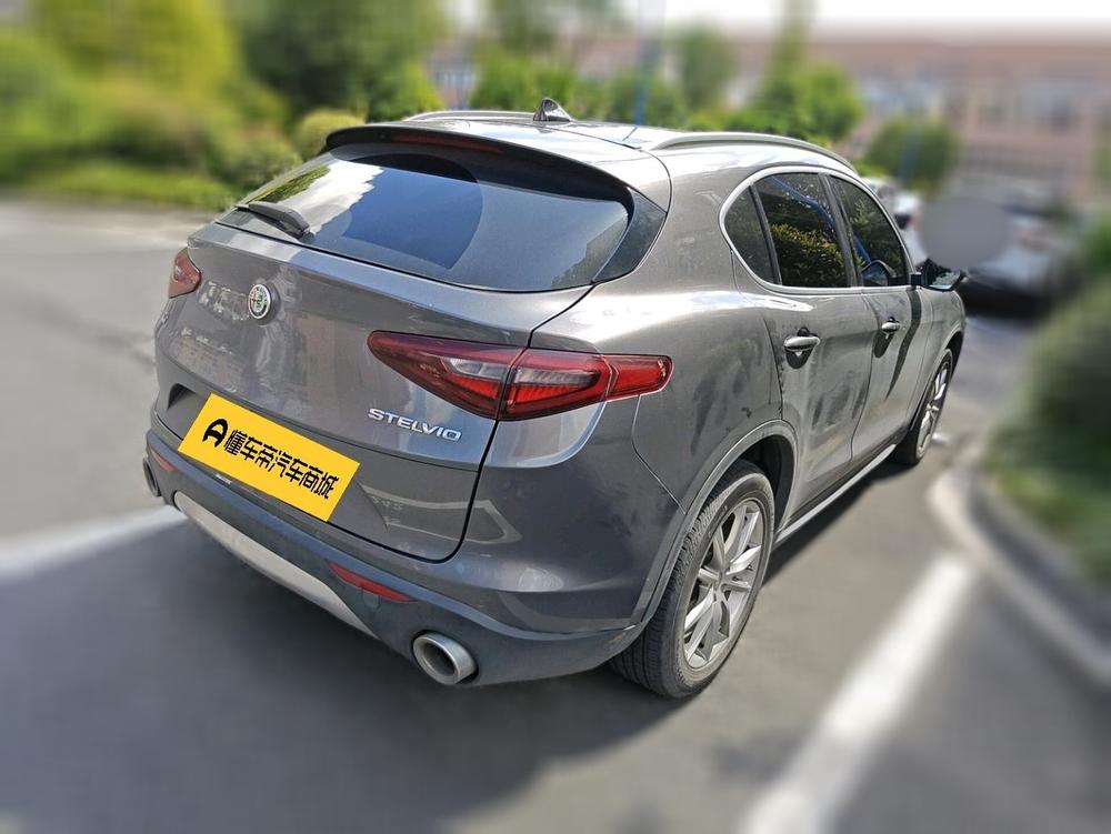 Al f a Romeo Stelvio 2021 2.0T 280HP Luxury Edition