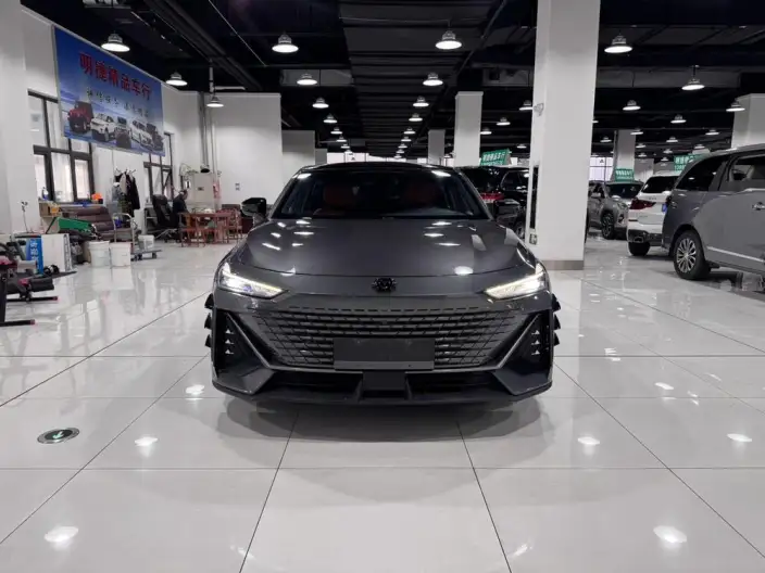 Changan UNI-V 2023 Model 1.5T Noble Model – фото 2