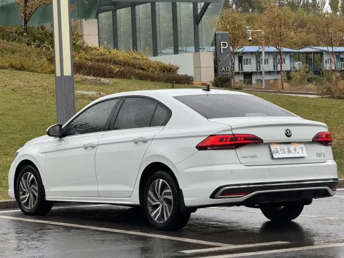 Volkswagen Bora 2023 Model 200TSI DSG Smooth Ride Edition – фото 4