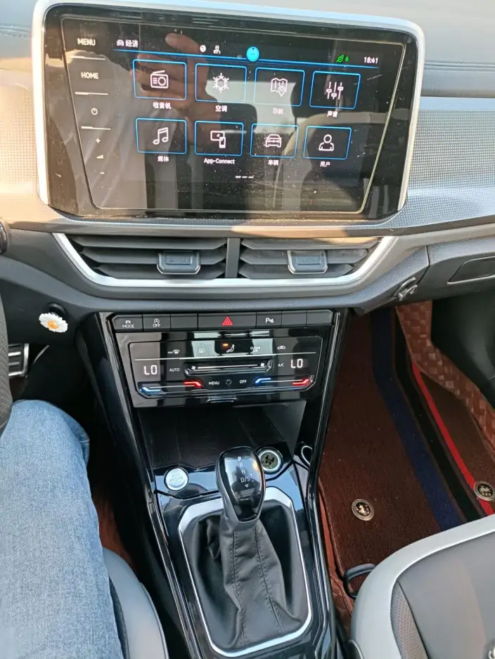 Volkswagen T-Roc 2023 Model 300TSI DSG Chenguang Edition – фото 7