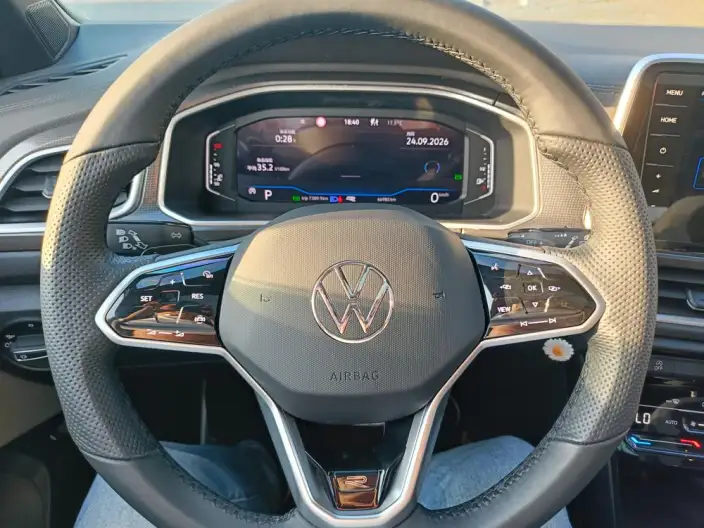 Volkswagen T-Roc 2023 Model 300TSI DSG Chenguang Edition – фото 9