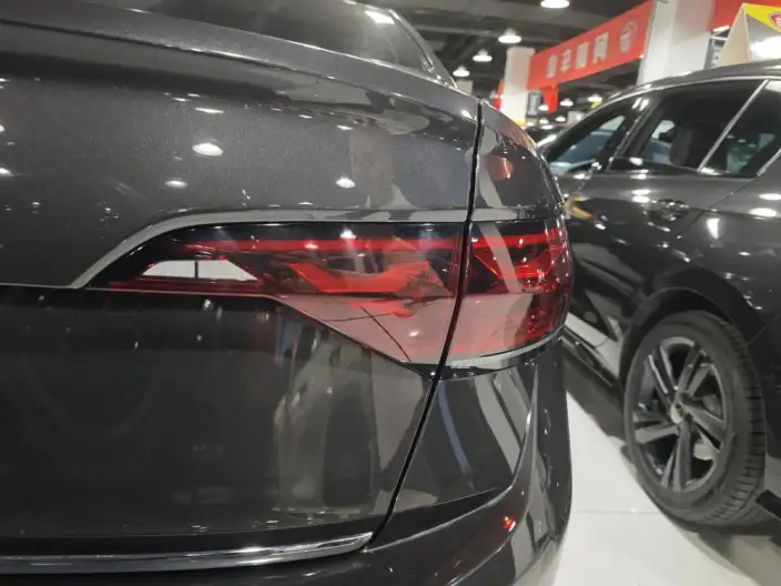 Volkswagen Sagitar 2024 Model 300TSI DSG Superior Edition – фото 9