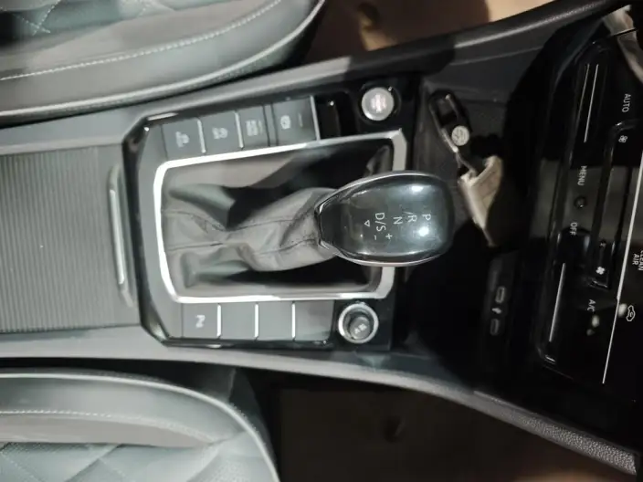 Volkswagen Sagitar 2024 Model 300TSI DSG Superior Edition – фото 10