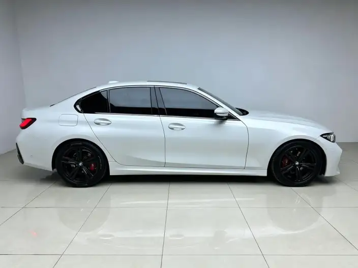 BMW 3 Series 2023 Model 325i M Sports Set – фото 8