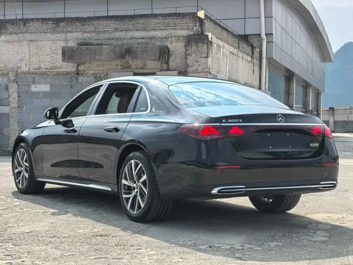 Mercedes-Benz E-Class 2024 Model E 300 L Fashion Model sedan – фото 4