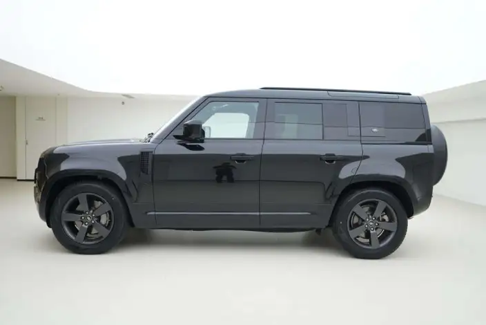 Land Rover Defender 2024 Model 110 3.0T P400 X-Dynamic HSE – фото 3
