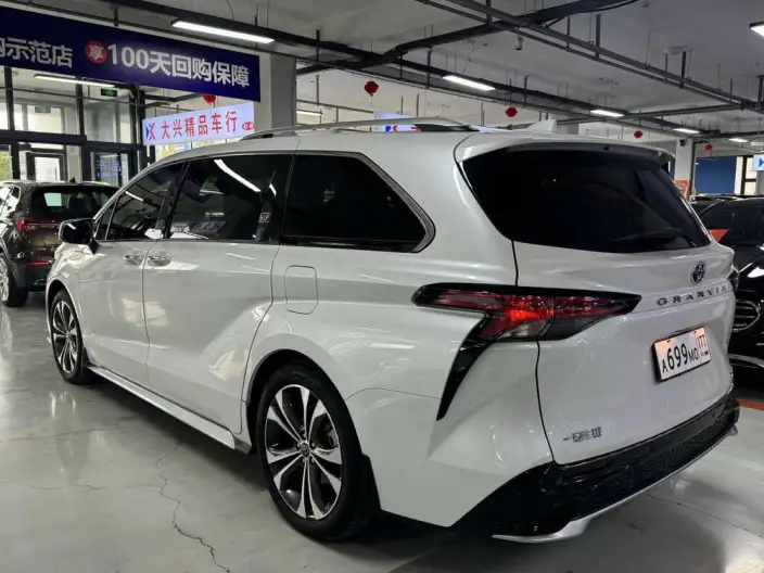 Granvia 2023 Model Intelligent Hybrid 2.5L Noble PLUS – фото 5